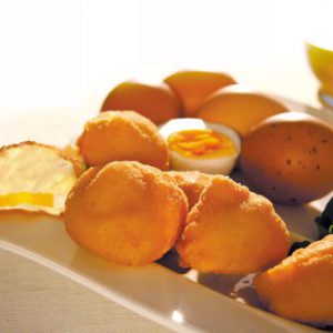 Huevos con bechamel