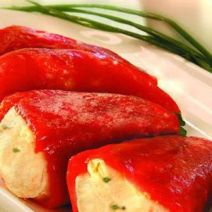 Pimientos del piquillo rellenos de bacalao